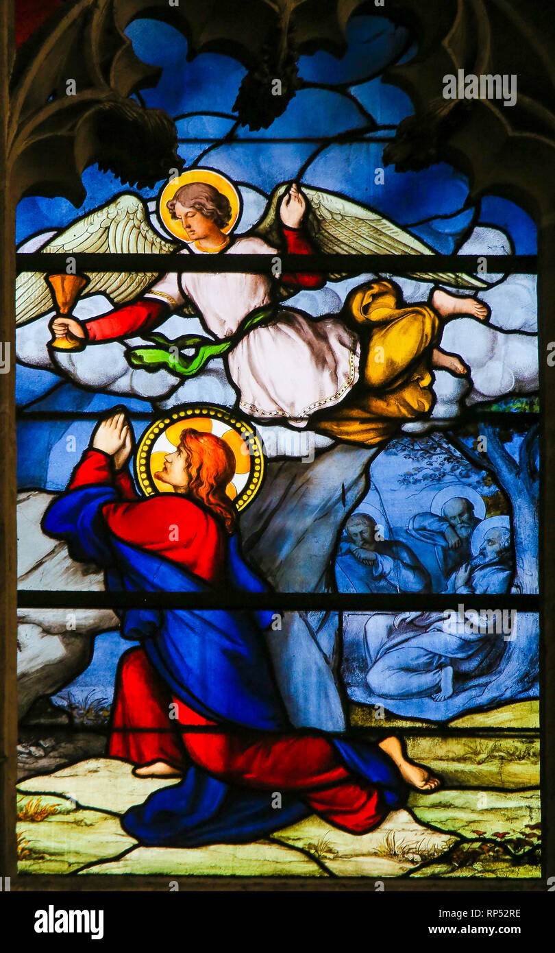 Vitraux dans l'église de Saint Severin, Quartier Latin, Paris, France, représentant Jésus dans le jardin de Gethsémané Banque D'Images