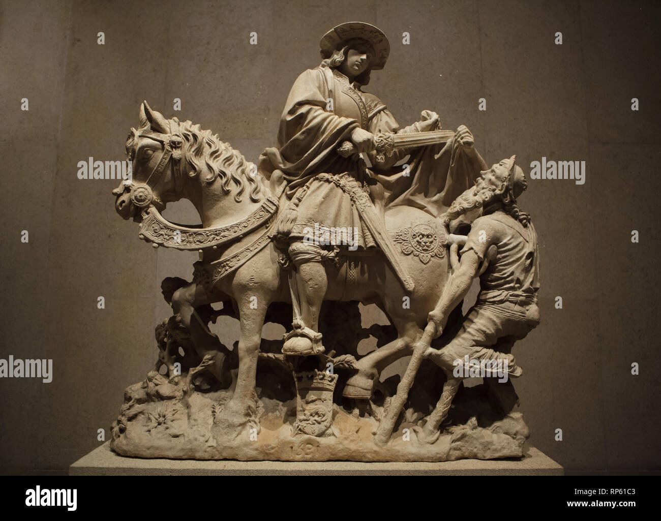 Saint martin partageant son manteau avec un mendiant représenté dans la statue de calcaire par un artiste inconnu de la vallée de la Loire daté de 1531 sur l'affichage dans le Musée Calouste Gulbenkian (Museu Calouste Gulbenkian) à Lisbonne, Portugal. Banque D'Images