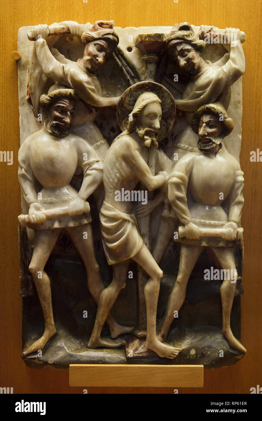 Flagellation du Christ représenté dans l'un des panneaux d'albâtre avec des scènes de la Passion du Christ de l'ateliers de Nottingham (Angleterre) en date du 15ème siècle sur l'affichage dans le Musée Archéologique Carmo (Museu Arqueológico do Carmo) dans l'ancien couvent (Carmo Convento do Carmo) à Lisbonne, Portugal. Banque D'Images