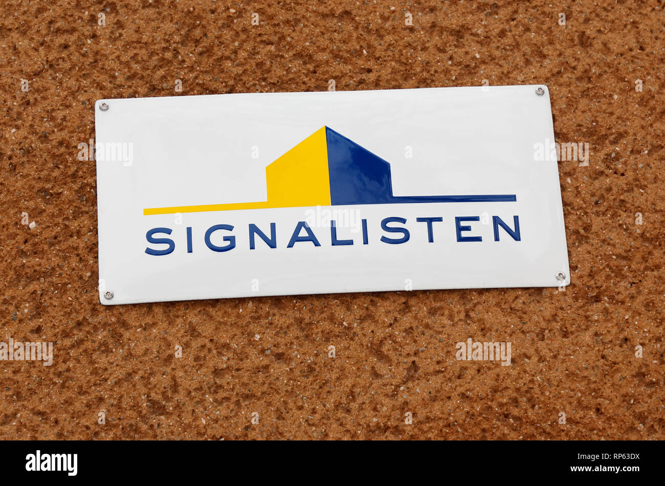 Solna, Suède - 30 janvier 2019 : le propriétaire du bien Signalisten signe. Banque D'Images