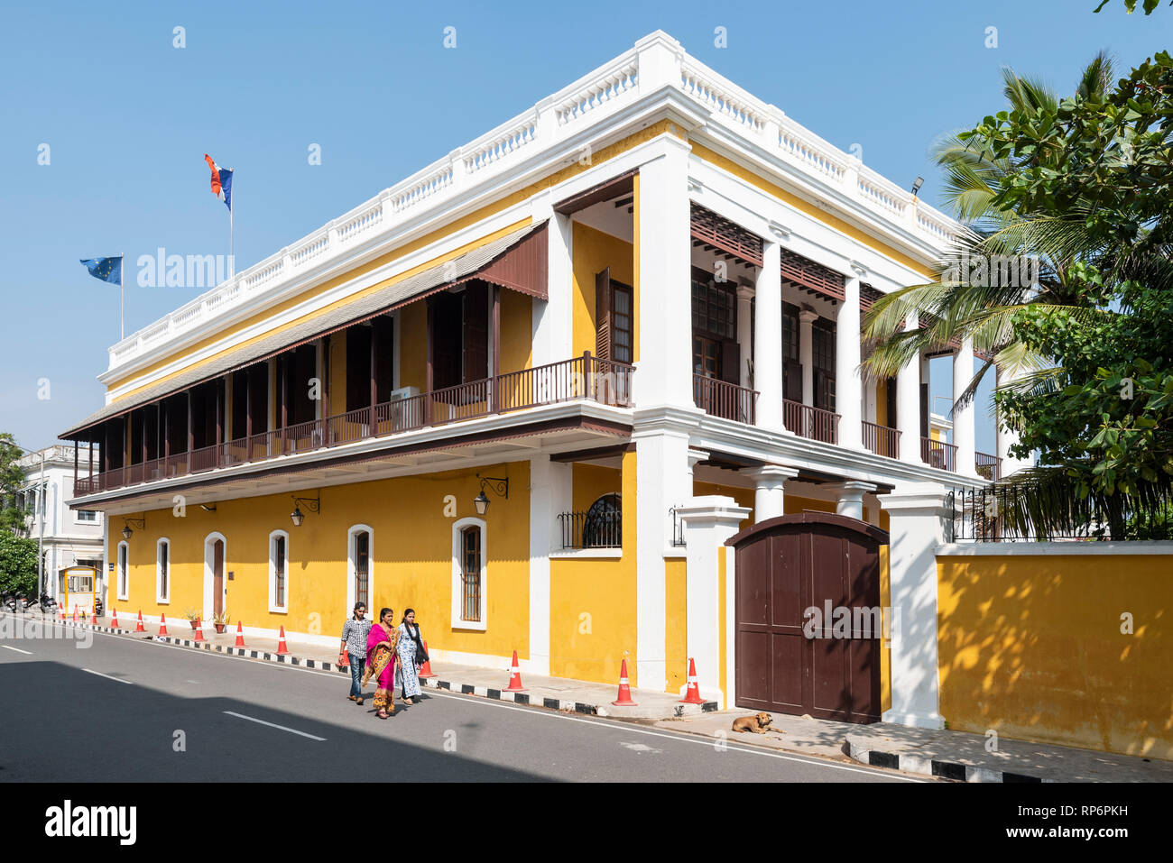 Attribué à le Consulat général en 1956, le bâtiment est typique du style et de l'architecture dans cette partie de Pondichéry. Banque D'Images