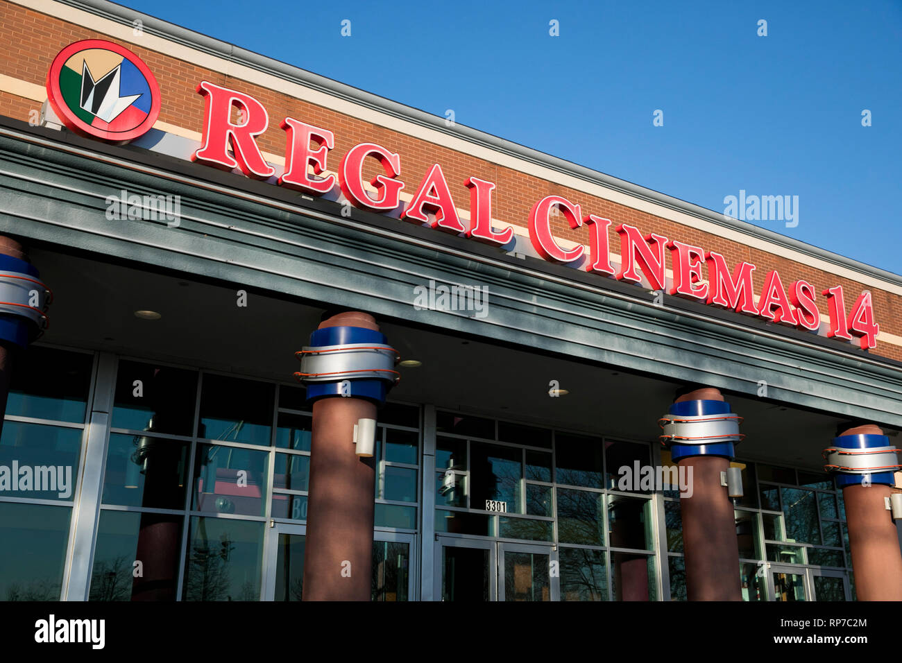 Un logo affiche à l'extérieur d'un lieu de cinéma Regal Cinemas à Fredericksburg, en Virginie, le 19 février 2019. Banque D'Images