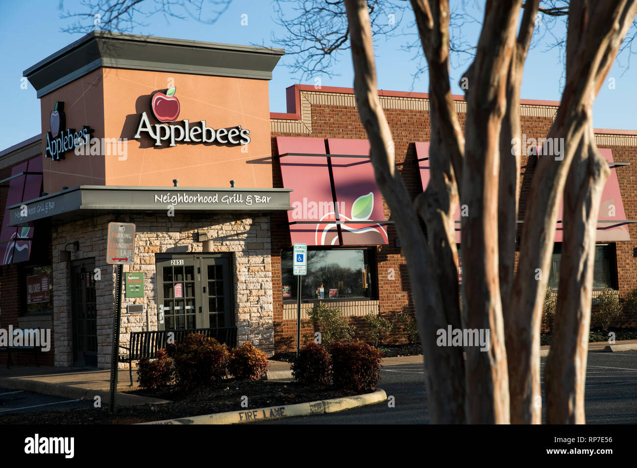 Un logo affiche à l'extérieur d'un Applebee's restaurant lieu de Fredericksburg, en Virginie, le 19 février 2019. Banque D'Images