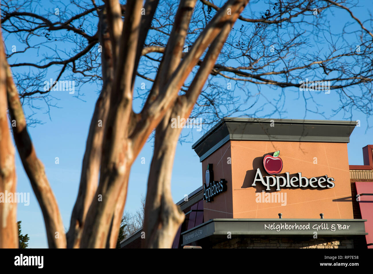 Un logo affiche à l'extérieur d'un Applebee's restaurant lieu de Fredericksburg, en Virginie, le 19 février 2019. Banque D'Images