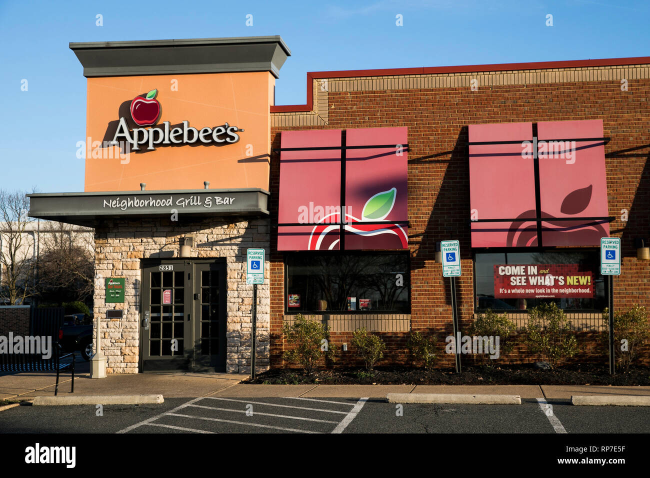 Un logo affiche à l'extérieur d'un Applebee's restaurant lieu de Fredericksburg, en Virginie, le 19 février 2019. Banque D'Images