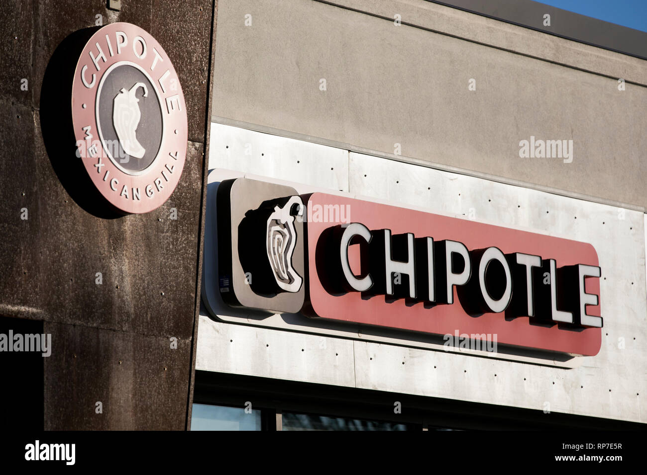 Un logo affiche à l'extérieur d'un restaurant lieu Chipotle à Fredericksburg, en Virginie, le 19 février 2019. Banque D'Images