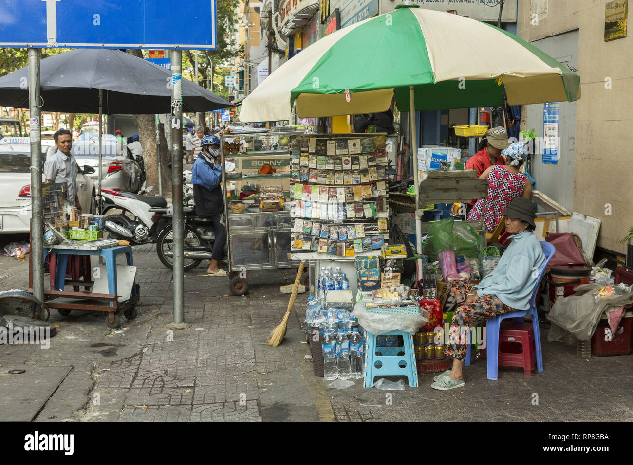 Vendeur de tabac rue à Ho Ci Minh Banque D'Images