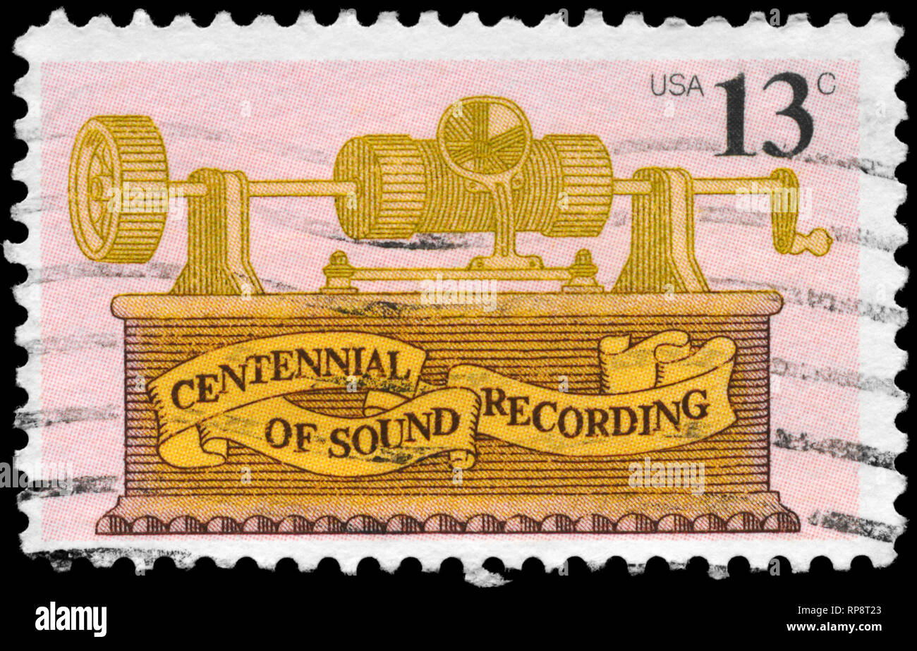 USA - circa 1977 : timbre imprimé aux États-Unis montre l'étain phonographe, par Thomas Alva Edison, question de l'enregistrement sonore, vers 1977 Banque D'Images