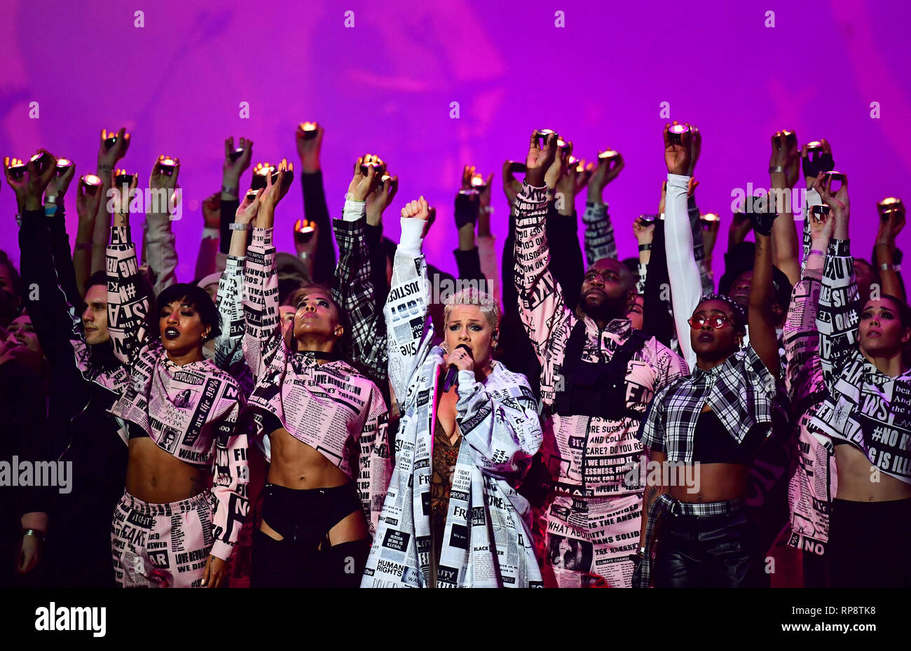 Pink se produit sur scène aux Brit Awards 2019 à l'O2 Arena de Londres.  APPUYEZ SUR ASSOCIATION PHOTO. Date de la photo: Mercredi 20 février 2019.  Voir l'histoire de PA SHOWBIZ Bits.