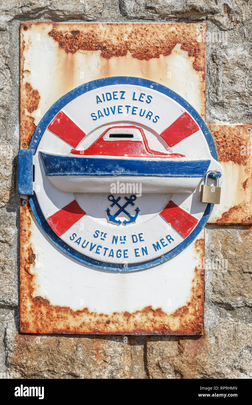 France, Cotes d'Armor, la Côte d'Emeraude, Plevenon, Cap Fréhel, tronc SNSM, national marine rescue company // France, Côtes-d'Armor (22), la Côte d'émeraud Banque D'Images
