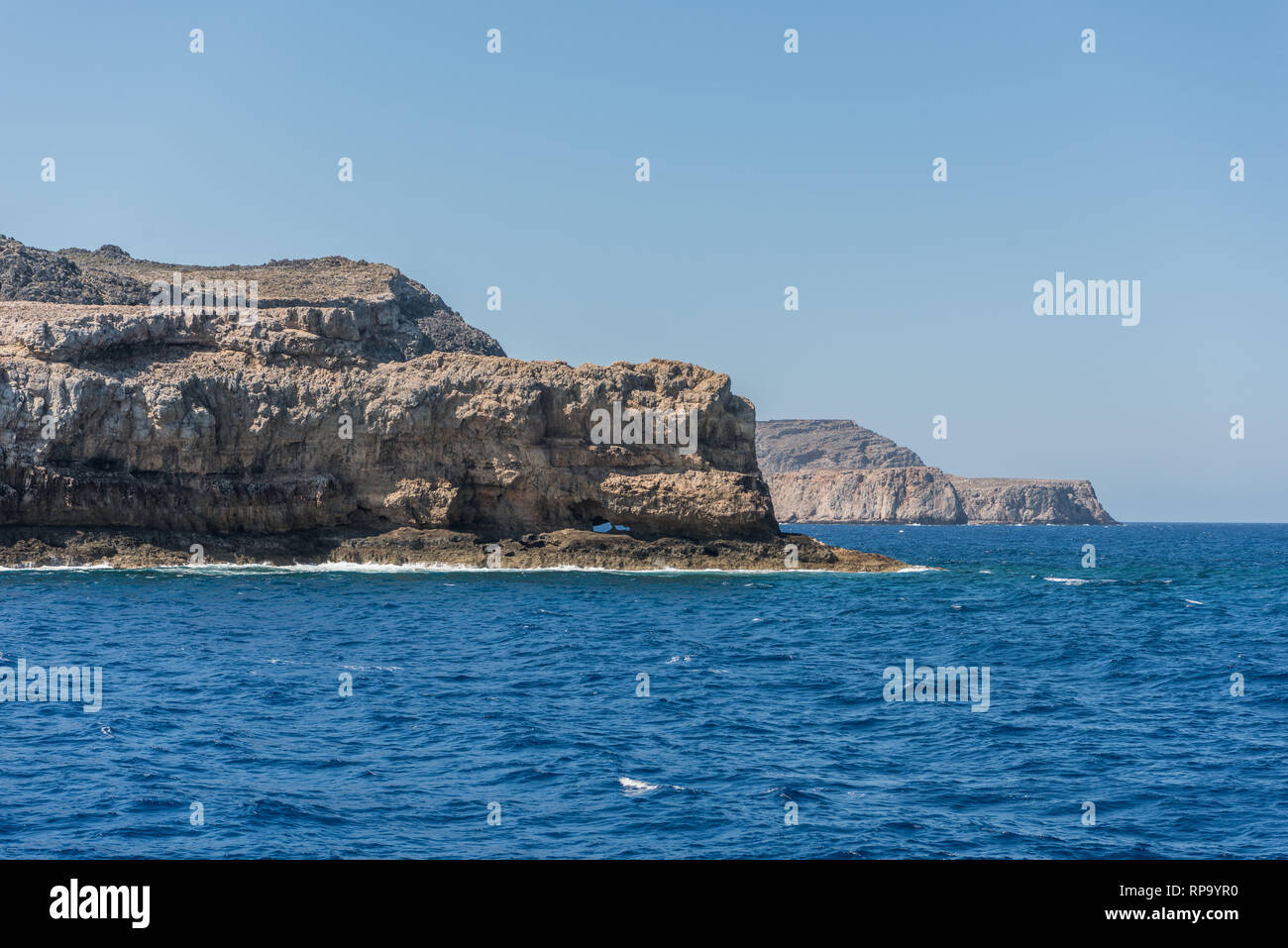 Vue sur la côte en croisière à Gramvousa Kissamos et Banque D'Images Vue sur la côte en croisière à Gramvousa Kissamos et Banque D'Images