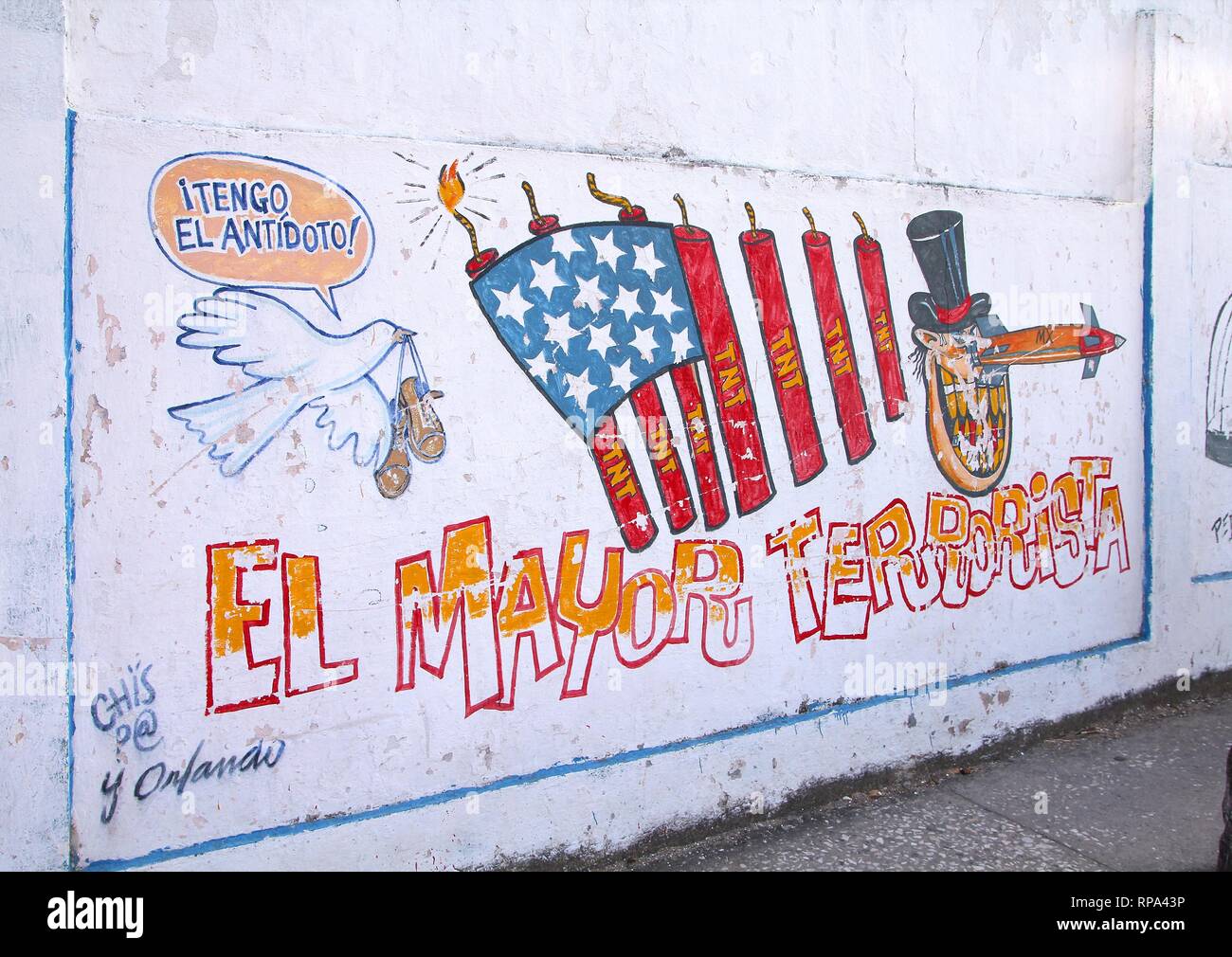 SANTA CLARA, CUBA - 22 février : Wall mural avec de la propagande anti-américaine le 22 février 2011 à Sancti Spiritus, Cuba. Attitude antiaméricains Parallèlement est pro Banque D'Images