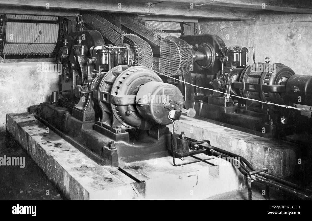 Moteurs électriques escaliers mécaniques, Cumana, train naples 1910-20 Banque D'Images