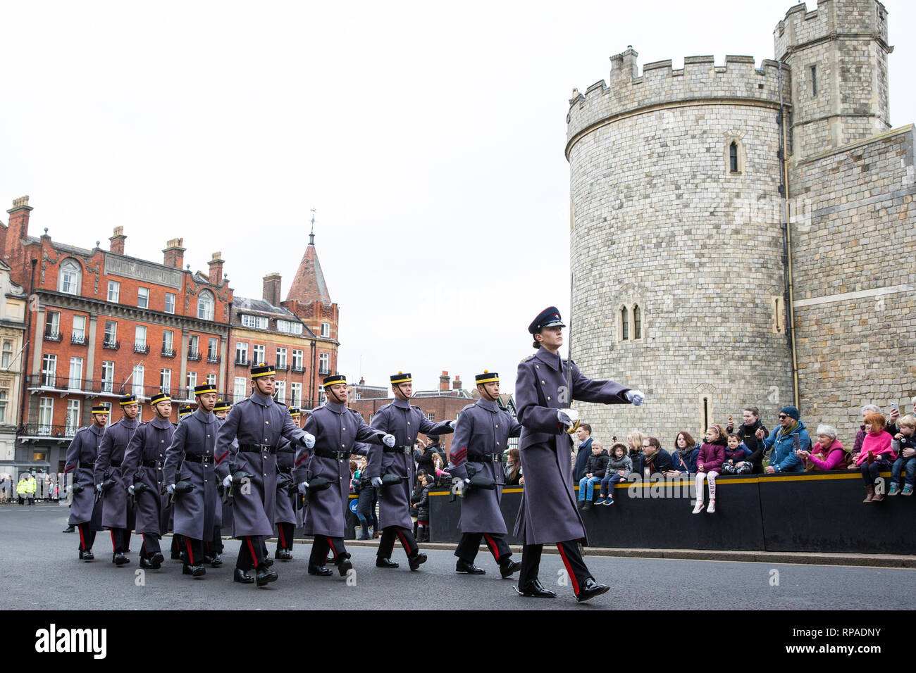 Windsor, Royaume-Uni. 21 Février, 2019. 36 e Régiment du génie de l'Université Queen's Gurkha Engineers, accompagné de la musique de la Brigade de Gurkhas, prendre part à la cérémonie de Relève de la garde au château de Windsor. Le Queen's Gurkha Engineers fournira la protection de Windsor jusqu'au 12 avril, pour la première fois depuis la célébration de 200 ans de service à la Couronne en 2015. Credit : Mark Kerrison/Alamy Live News Banque D'Images