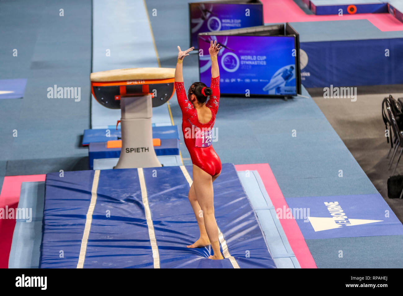 Melbourne, Victoria, Australie. 21 févr. 2019. Coupe du Monde de Gymnastique - Jour 1 qualifications - 21 février 2019 - Aréna de Melbourne, Melbourne, Victoria, Australie.Womens Vault concurrent Linmin Yu représentant le RCS au cours de sa routine. Credit : brett keating/Alamy Live News Banque D'Images