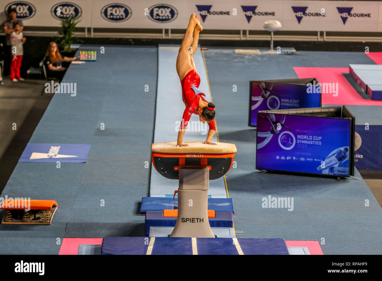 Melbourne, Victoria, Australie. 21 févr. 2019. Coupe du Monde de Gymnastique - Jour 1 qualifications - 21 février 2019 - Aréna de Melbourne, Melbourne, Victoria, Australie.Womens Vault concurrent Linmin Yu représentant le RCS au cours de sa routine. Credit : brett keating/Alamy Live News Banque D'Images