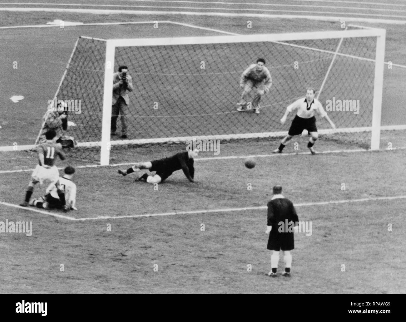 Le soccer, italie-allemagne 2-1, 1955 Banque D'Images