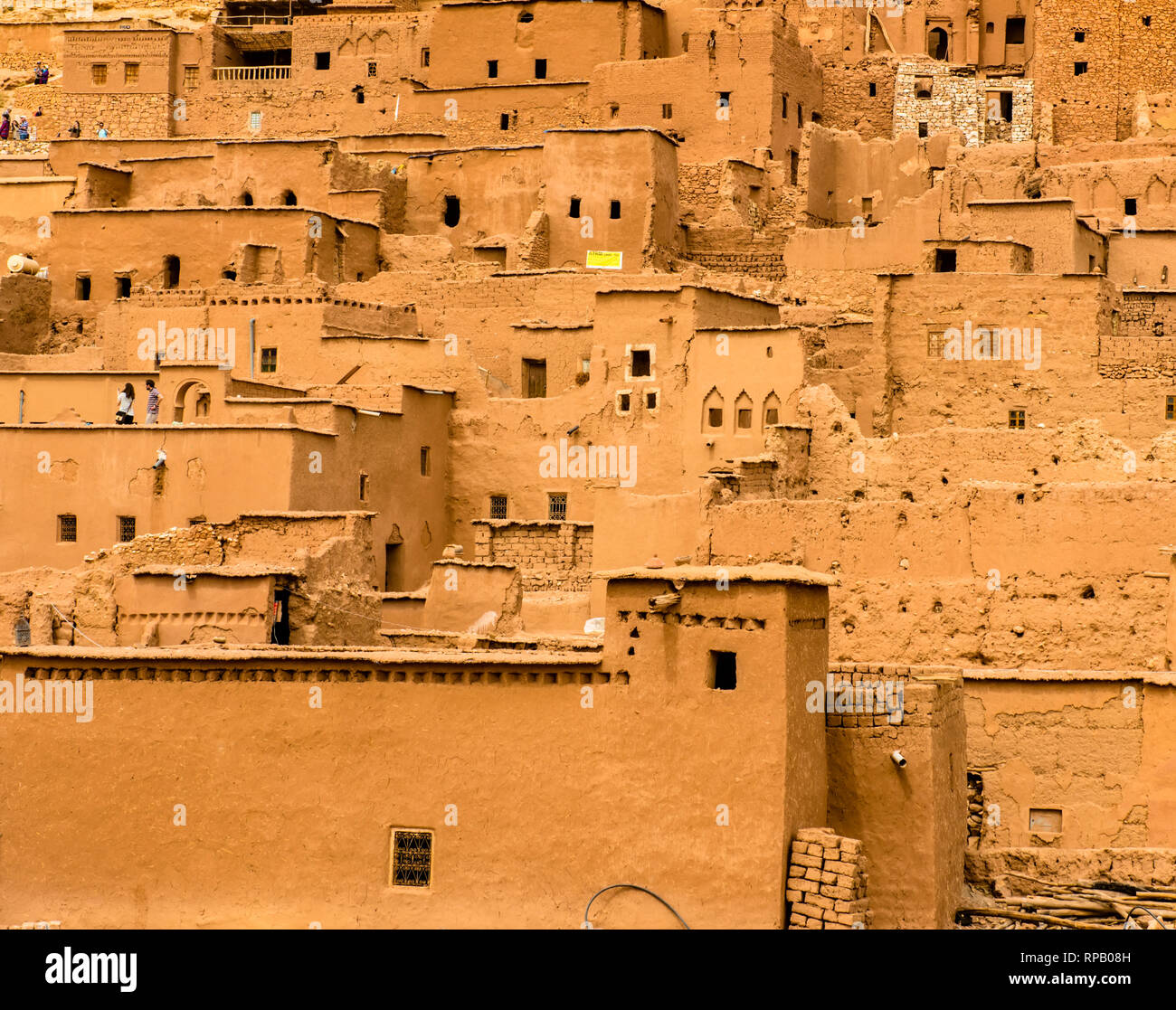 La vue étonnante de Kasbah Ait Ben Haddou près de Ouarzazate dans les montagnes de l'Atlas du Maroc. Site du patrimoine mondial de l'UNESCO Banque D'Images