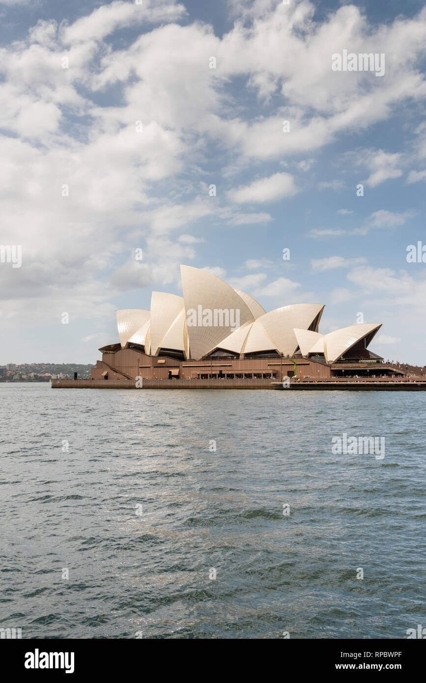 L'Opéra de Sydney, Sydney Harbour Austraila lors d'une journée ensoleillée Banque D'Images