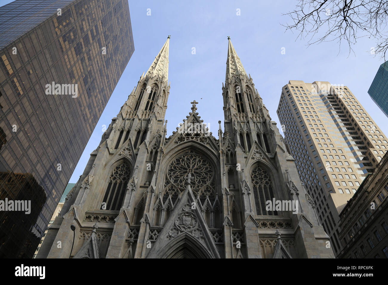 USA. La ville de New York. La Cathédrale St Patrick. Architecte : James Renwick Jr (1818-1895). Midtwon Manhattan. Banque D'Images