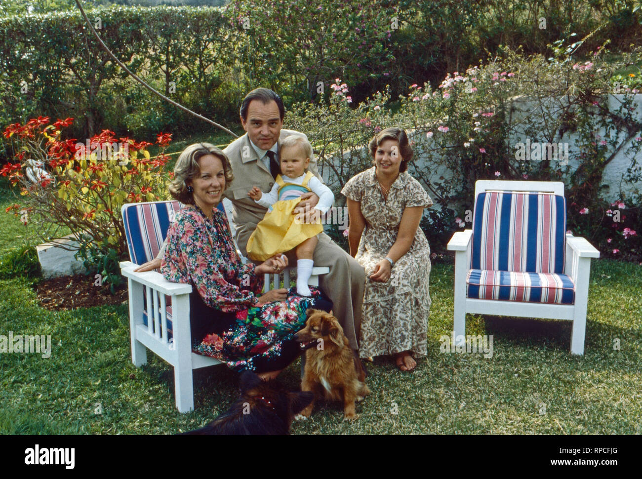 Marie Louise Prinzessin von Schönburg Glauchau, geb. von Preußen, mit Ehemann Rudolf und Tochter Sophie Nounou und am Tegernsee, Allemagne 1981. Banque D'Images