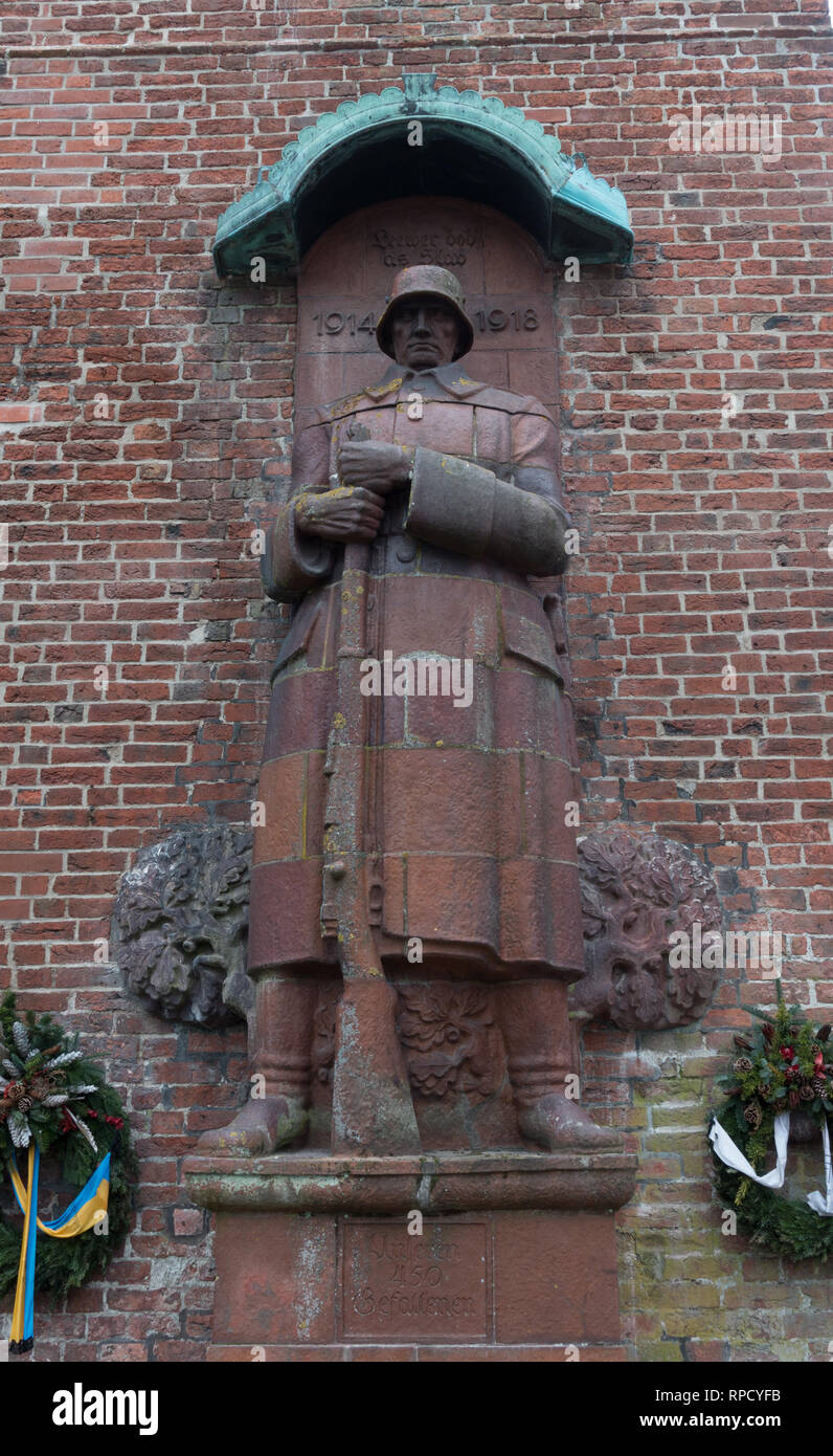 Statue de soldat allemand, pour commémorer les morts de la Première Guerre mondiale. Norden. Frise orientale. La Basse-Saxe. L'Allemagne. Banque D'Images