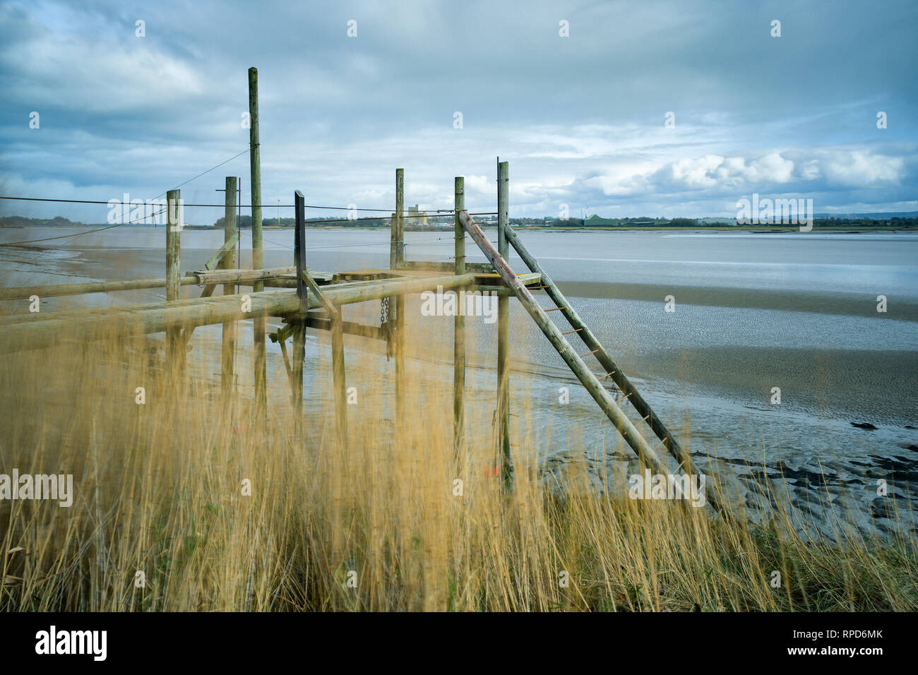 Une jetée en bois sur la rivière Severn. Banque D'Images