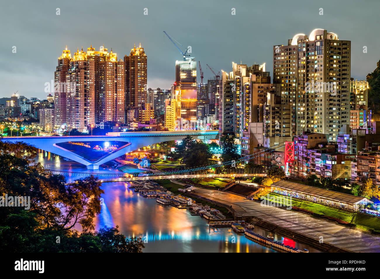 Vue de nuit à nouveau Taipei, Taiwan Bitan Banque D'Images