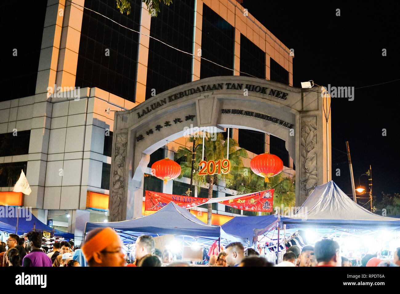 JOHOR,Malaisie - Février 2019 : scène de rue d'massivepeople au Carat Pasar ou car boot sale marché pendant le nouvel an chinois en Malaisie, Banque D'Images