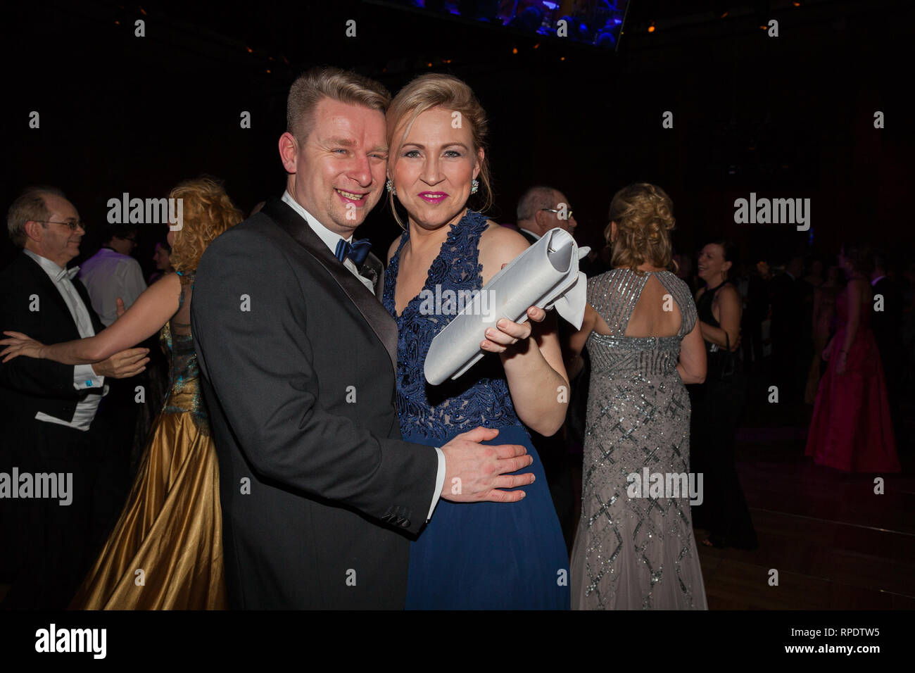 Dresde Allemagne 01 Fevrier 2019 Ministre De La Famille Allemande Franziska Giffey Mari Karsten Durant La 14e Opera Semper Ball 2019 Opernba Semper Photo Stock Alamy