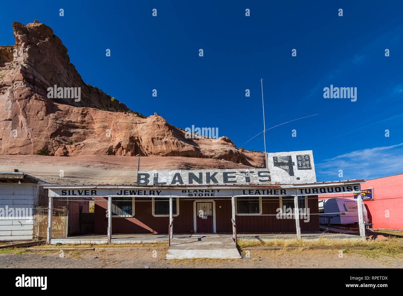 Règlement Boutique bijoux couvertures et le long de la bande de postes de traite et des boutiques de souvenirs dans Lupton le long de l'historique Route 66, Arizona, USA [pas de biens r Banque D'Images
