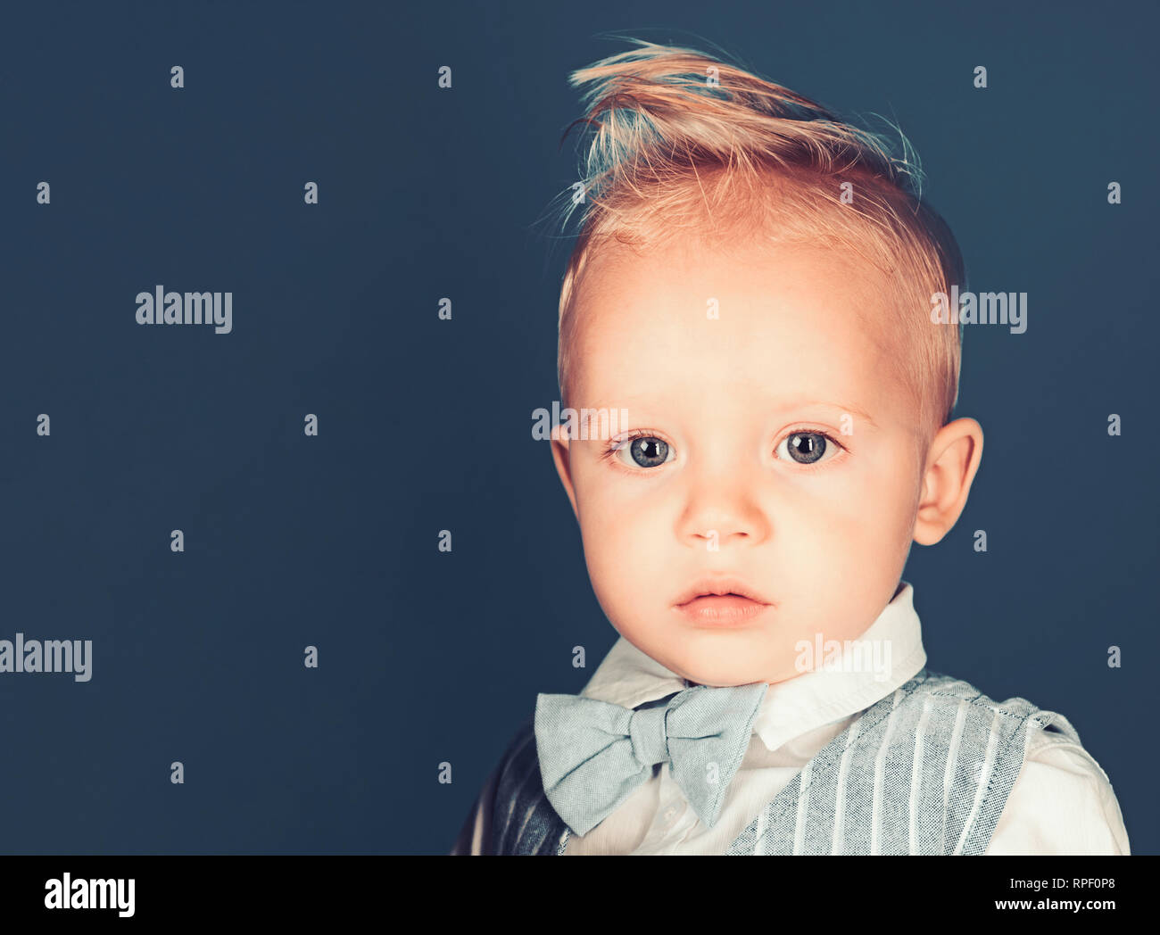 Je Me Soucie De Mes Cheveux Petit Enfant Avec Haut Coupe De Cheveux Petit Garcon Avec Un Coupe De Cheveux Garcon Enfant Avec Des Cheveux Blonds Soins Des Cheveux Sains Habitudes Alimentaires Je Me Soucie De Mes Cheveux Petit Enfant Avec Haut Coupe De Cheveux Petit Garcon Avec Un Coupe De Cheveux Garcon Enfant Avec Des Cheveux Blonds Soins Des Cheveux Sains Habitudes Alimentaires