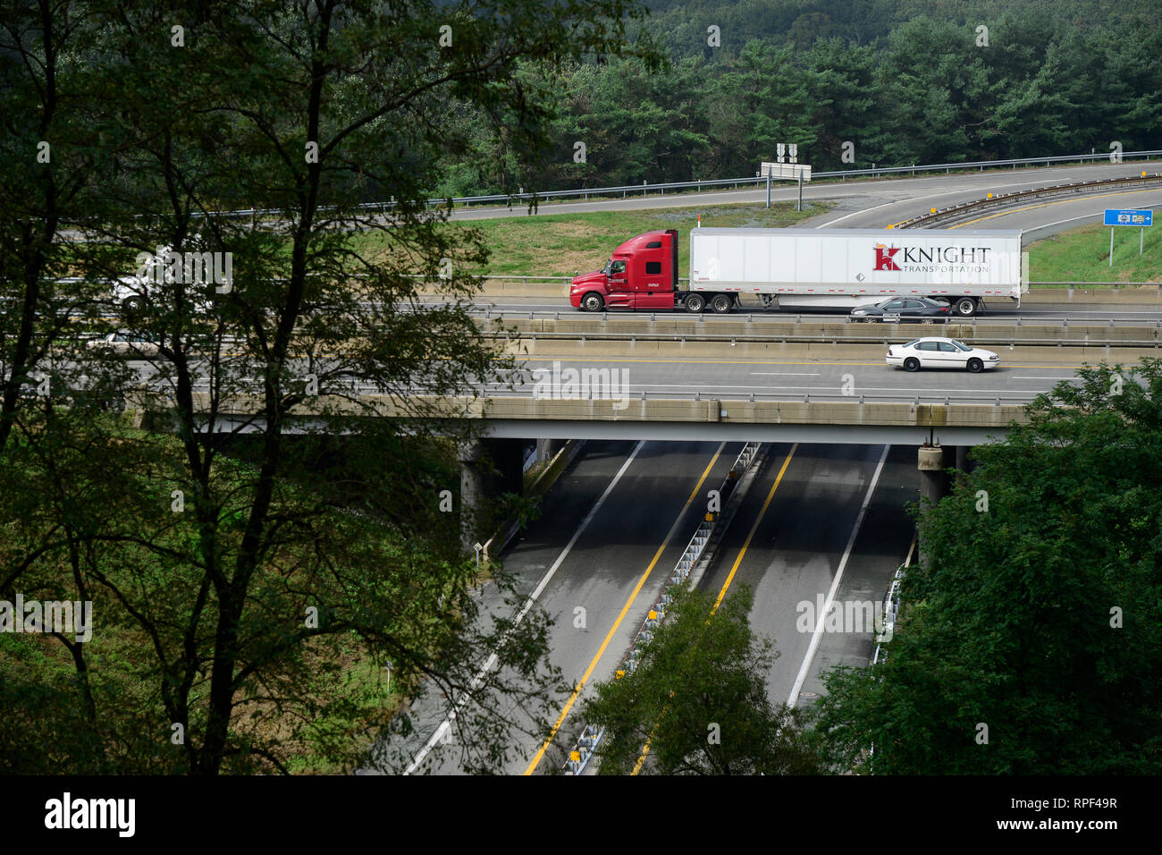 USA, New York, Miami, les gros camions sur l'autoroute et de pont à Shenandoah National Park Banque D'Images