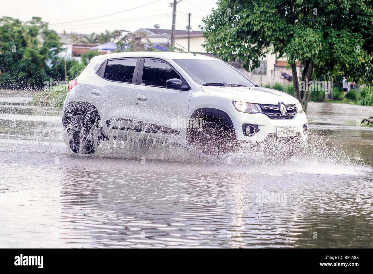 PR - Curitiba - 02/21/2019 - Heavy Rain Heavy Rain à Curitiba - déborde du Bel m River à Curitiba provoquant des troubles dans la région. Photo : Gabriel Machado / AGIF Banque D'Images