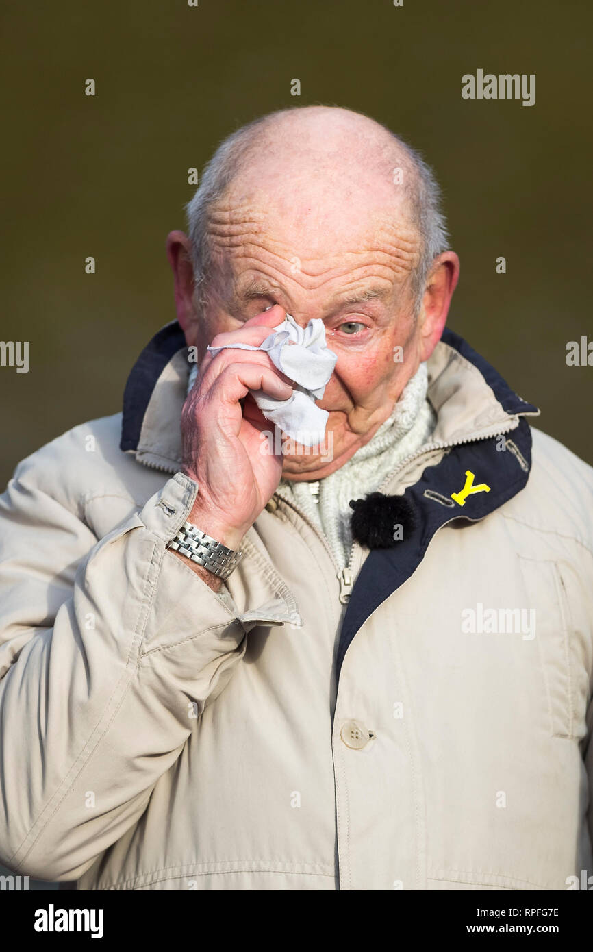 Sheffield, South Yorkshire, UK. Feb 22, 2019. Tony Foulds vagues et en larmes pendant le défilé aérien à Mi Amigo Endcliffe Park, photo de crédit : Richard Holmes/Alamy Live News Banque D'Images