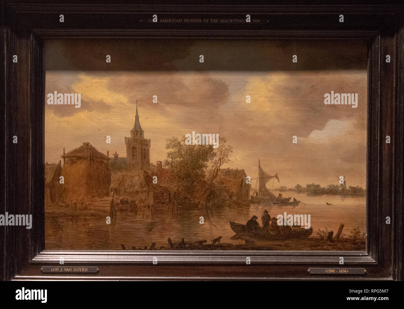 Vue sur la rivière avec l'église et de l'agritourisme par peintre Jan van goyen Banque D'Images Vue sur la rivière avec l'église et de l'agritourisme par peintre Jan van goyen Banque D'Images