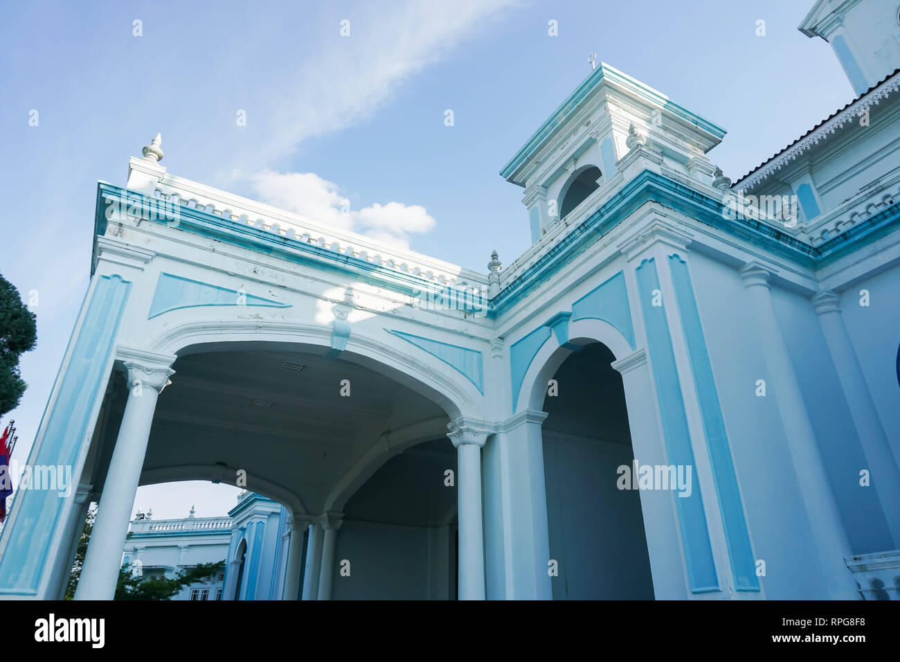 La mosquée bleue La Mosquée du Sultan Ismail situé à Muar, Johor, Malaisie. L'architecture est d'influence grandement le style occidental et de style moyen-oriental Banque D'Images