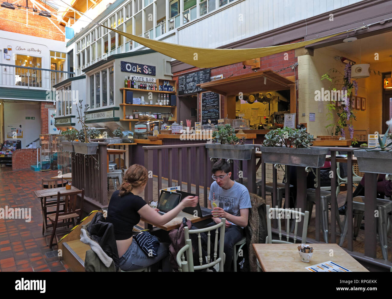 Village artisanal de Manchester, Oak Street Cafe, végétarien et d'autres produits alimentaires dans un environnement détendu, England, UK , M4 5JD Banque D'Images