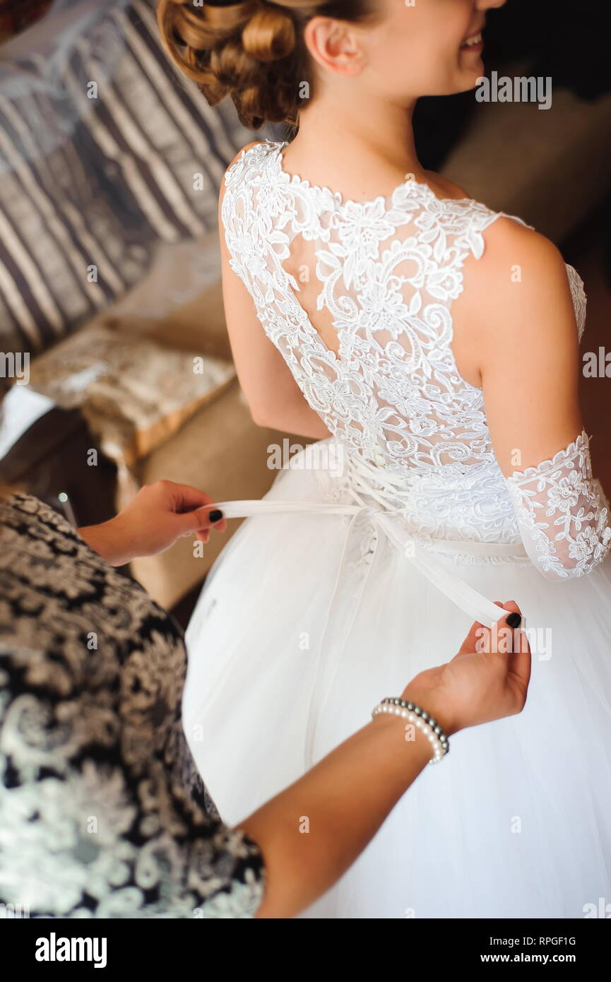 Détails de mariage mariée - mariage robe blanche pour une femme Photo Stock  - Alamy