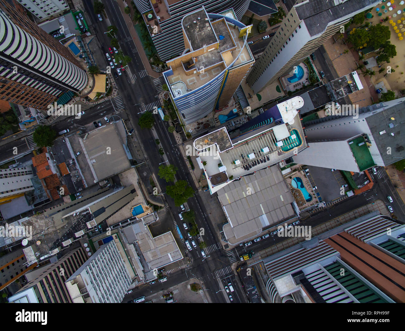 Vue aérienne et vue du haut des immeubles et des rues de la ville. La ville de Fortaleza , Brésil. Banque D'Images