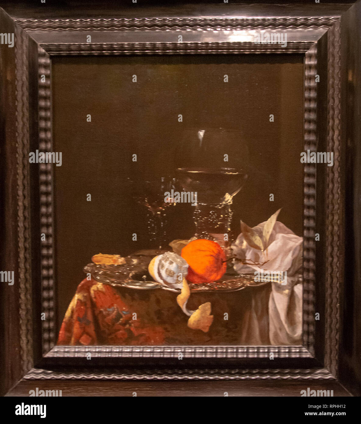 Nature morte avec fruits et wineglasses sur une plaque d'argent par le peintre Willem Kalf Banque D'Images Nature morte avec fruits et wineglasses sur une plaque d'argent par le peintre Willem Kalf Banque D'Images