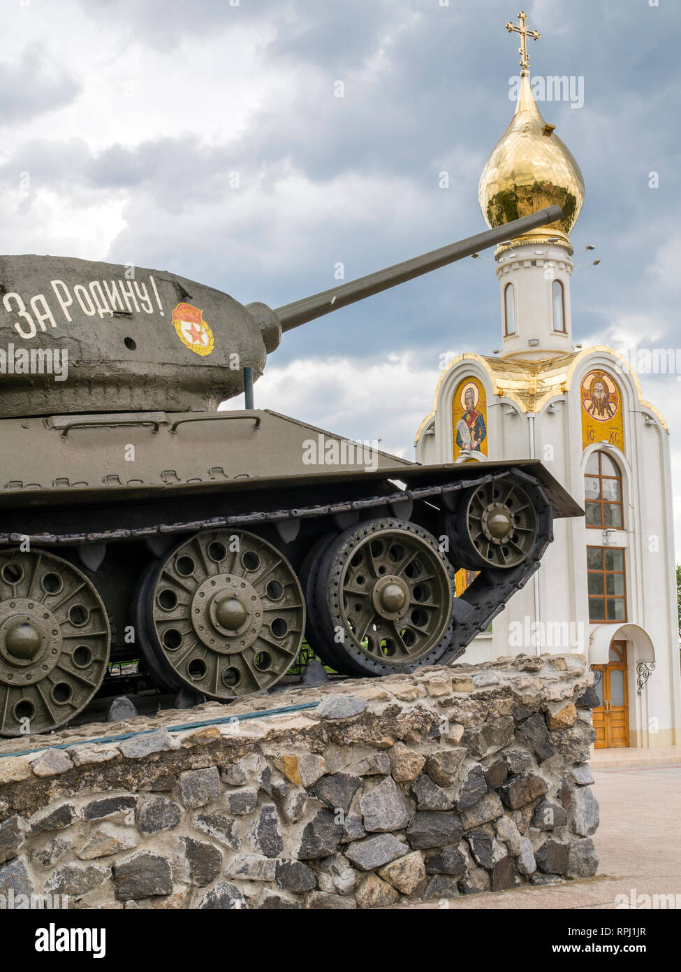 Un ancien réservoir de guerre sur l'écran de Tiraspol, la capitale de la Transnistrie, une rupture de l'état de la République de Moldova. Banque D'Images