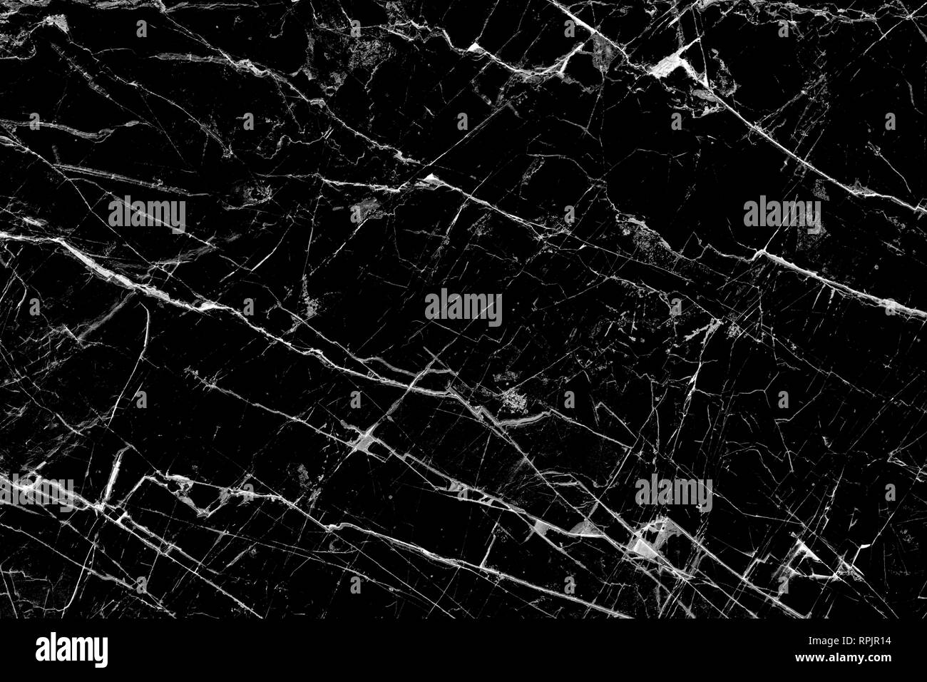 Les éclats de verre sur fond noir Banque D'Images