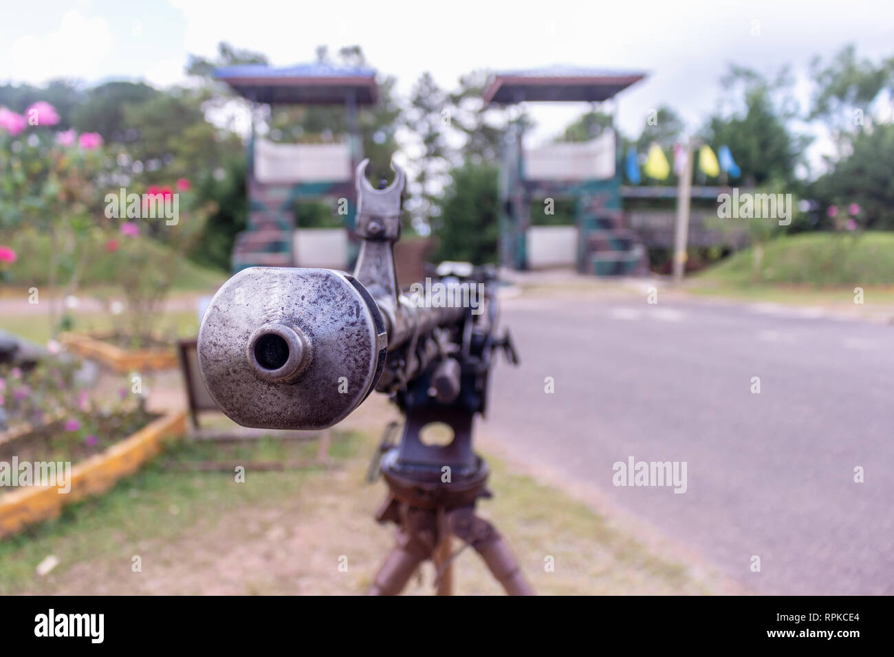 Khao Kho Monument sacrificiel machine gun. Le célèbre monument à Khao Kho, Phetchabun, Thaïlande Banque D'Images