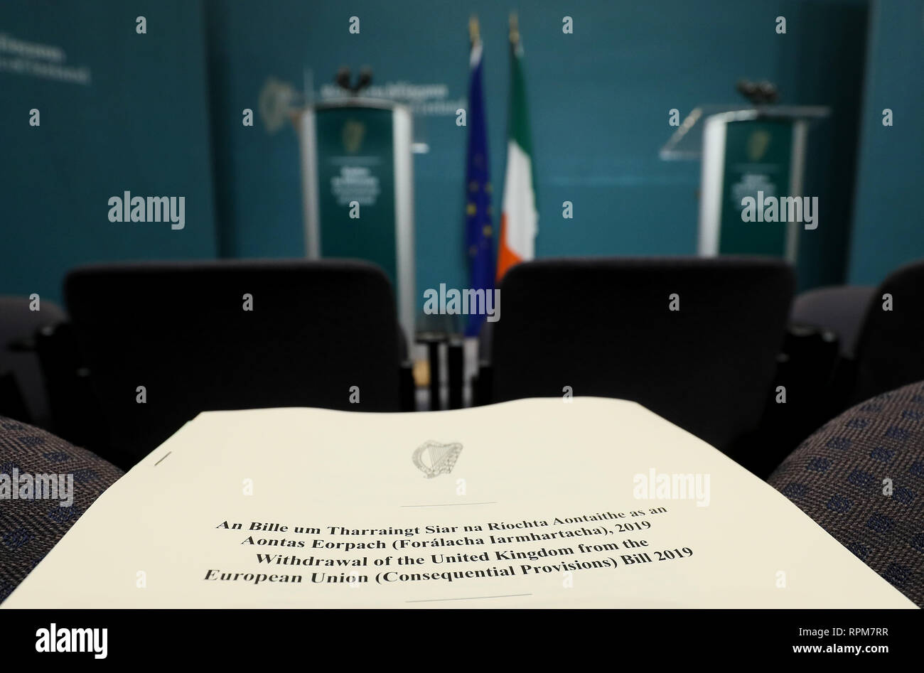 Vue d'un document du gouvernement lors d'une conférence de presse pour une mise à jour sur la publication du retrait du Royaume-Uni de l'Union européenne (dispositions corrélatives) Bill 2019 à des édifices gouvernementaux à Dublin. Banque D'Images
