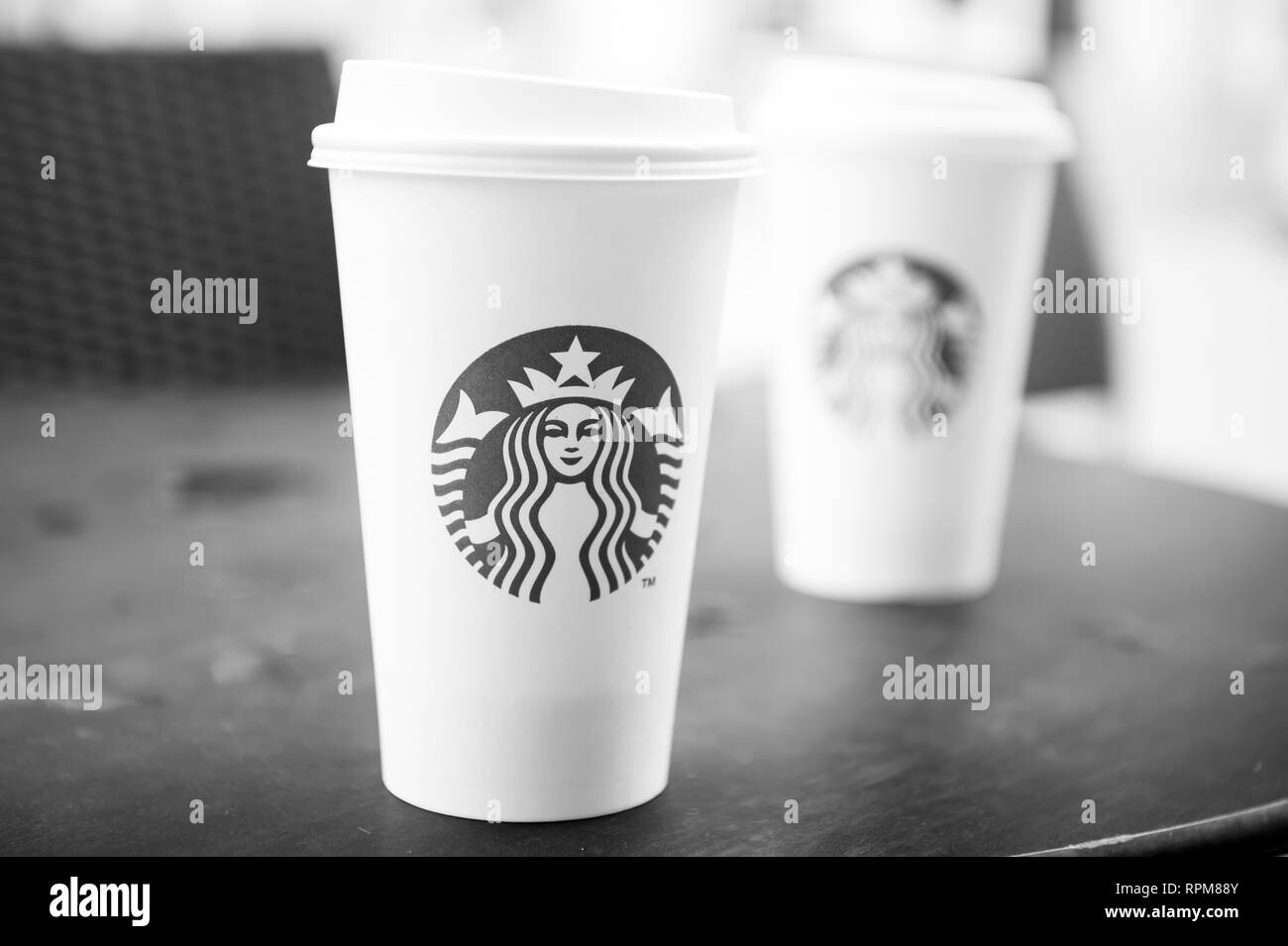 Hambourg, Germany-May 31,2017 : un grand café Starbucks Starbucks coffee shop. Starbucks est la plus grande maison du café avec plus de 20 000 magasins dans 61 pays. Banque D'Images