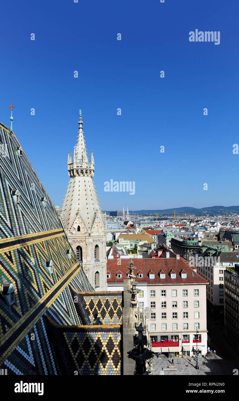 La vue depuis la tour nord de Stephansdom, Vienne, Autriche Banque D'Images