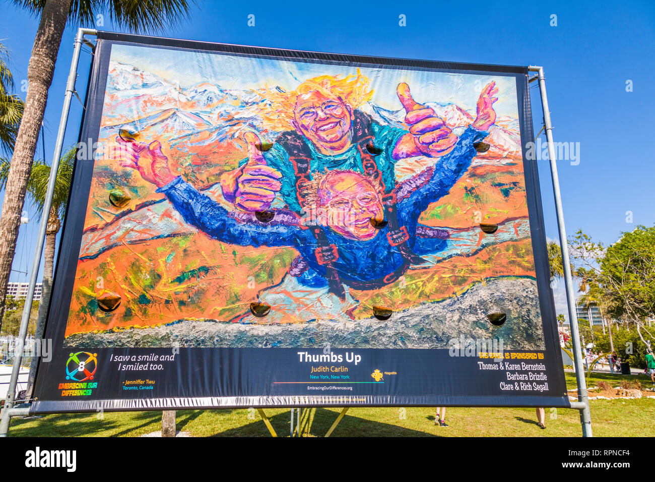 Embrasser nos différences dans l'affichage Bayfront Park à Sarasota en Floride Banque D'Images