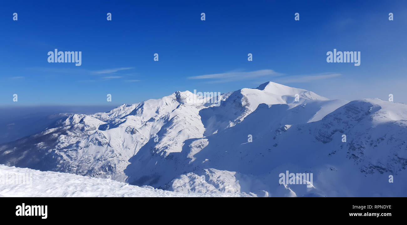 Vue panoramique sur les montagnes enneigées ski Vogel en Slovénie Banque D'Images