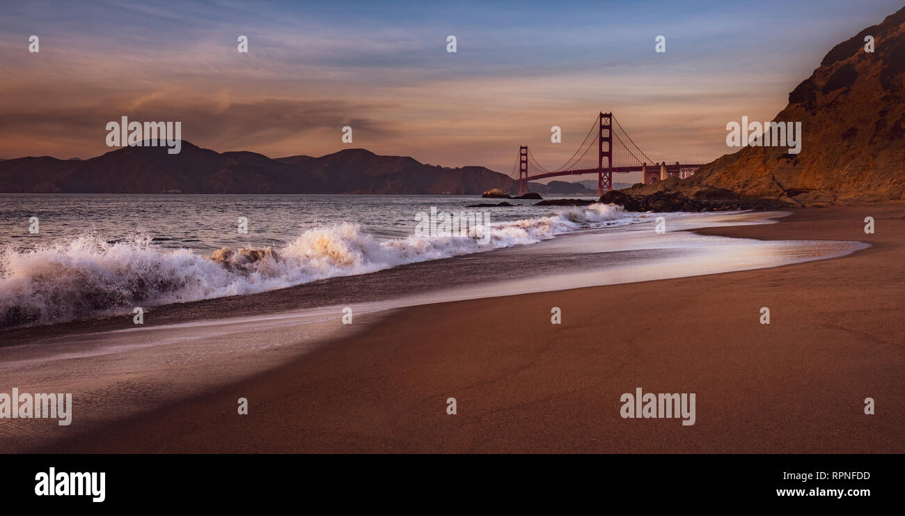 Golden Gate Bridge at Dusk de Baker Beach Banque D'Images